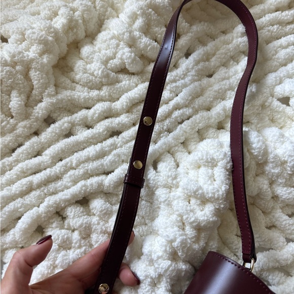 Sezane Claude bag !Elegant Burgundy Leather Shoulder Bag - Picture 6 of 8